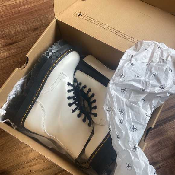 Meet your Posher, Sarah - Picture 1 of 1